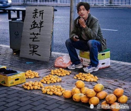 摆摊男网红吃瓜,揭秘娱乐圈幕后真相